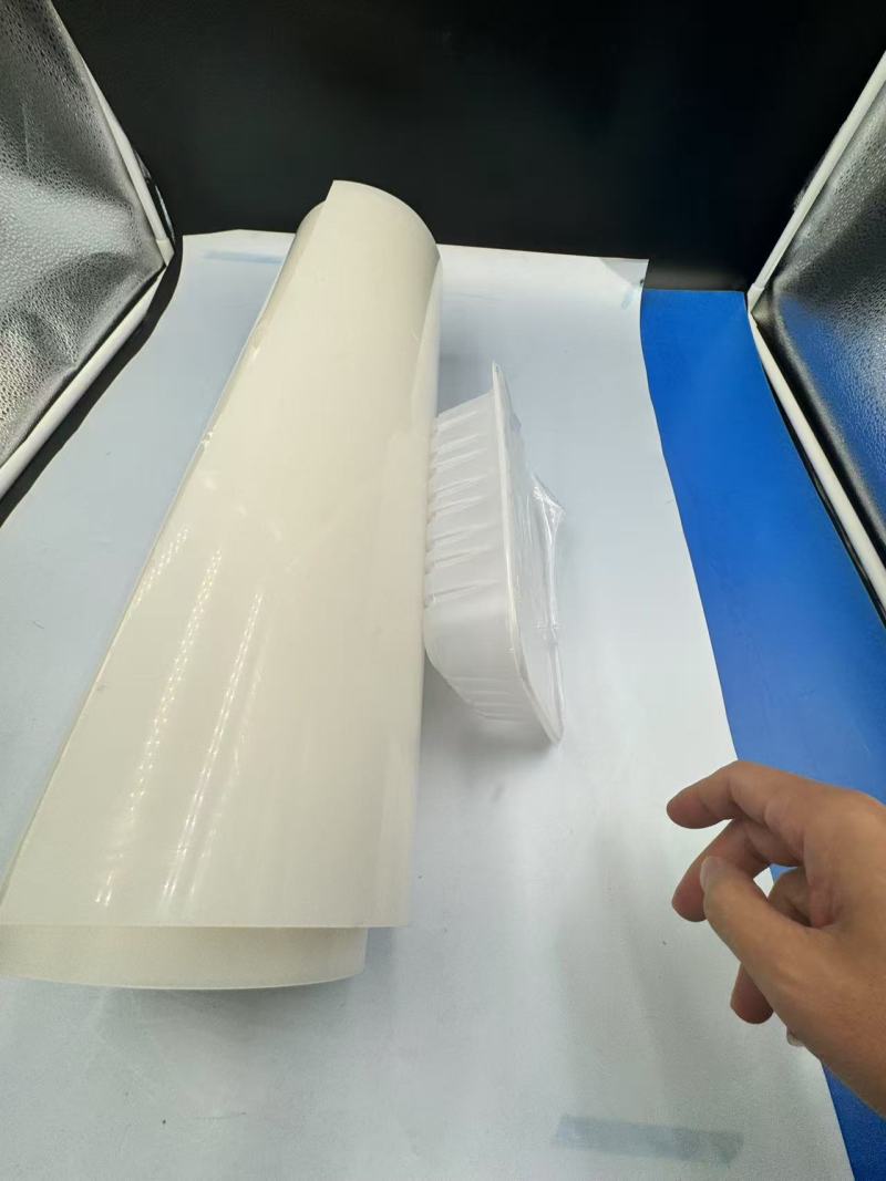 Características e aplicações do filme PP translúcido em embalagens blister de utensílios de mesa e decoração de engenharia
