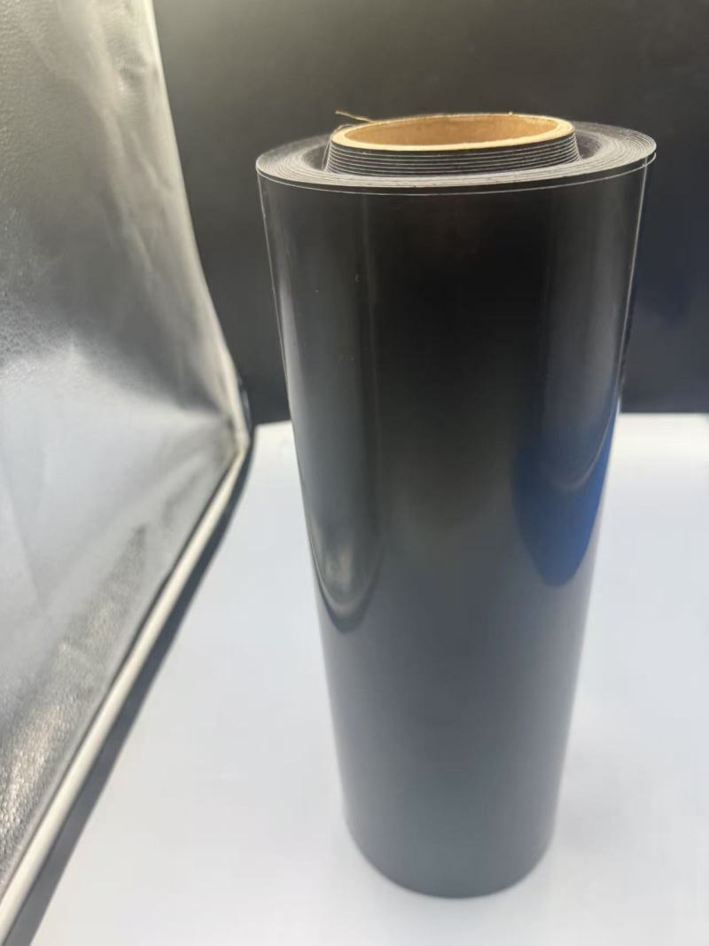 التنوع القوي لفيلم البوليسترين الأسود في أدوات المائدة والتغليف الإلكتروني