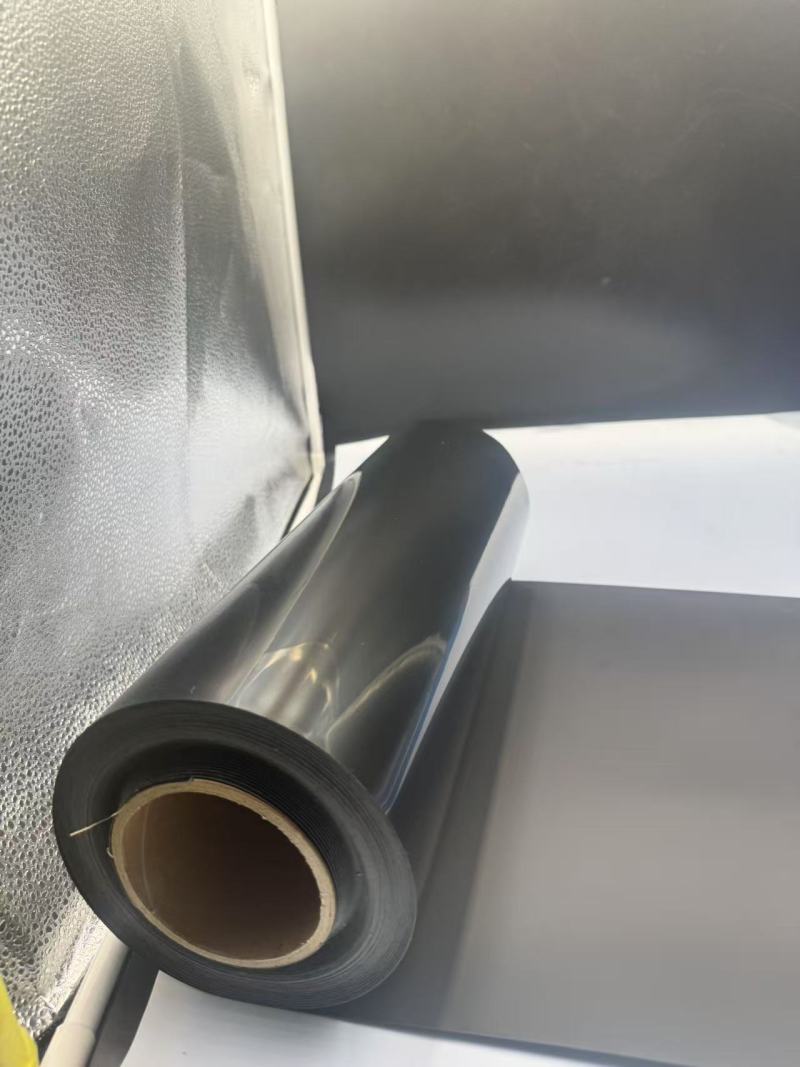 التنوع القوي لفيلم البوليسترين الأسود في أدوات المائدة والتغليف الإلكتروني