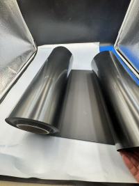 التنوع القوي لفيلم البوليسترين الأسود في أدوات المائدة والتغليف الإلكتروني