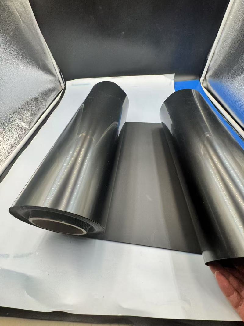 التنوع القوي لفيلم البوليسترين الأسود في أدوات المائدة والتغليف الإلكتروني