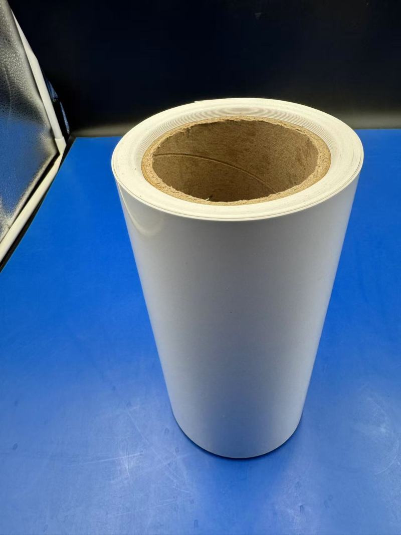 Đặc điểm và ứng dụng của màng PVC trắng trong bao bì dược phẩm và điện tử