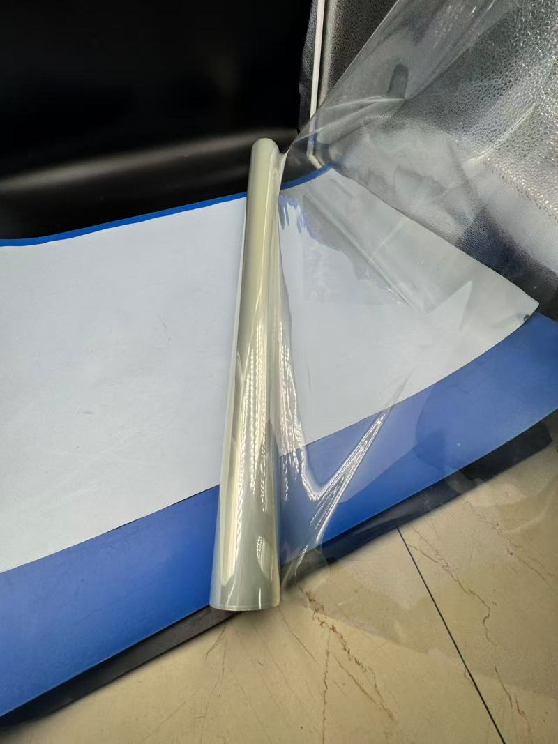 Značilnosti in uporaba prozorne PVC skrčljive folije v embalaži