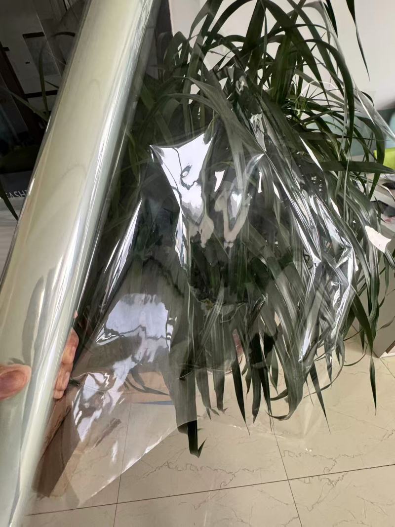Značilnosti in uporaba prozorne PVC skrčljive folije v embalaži