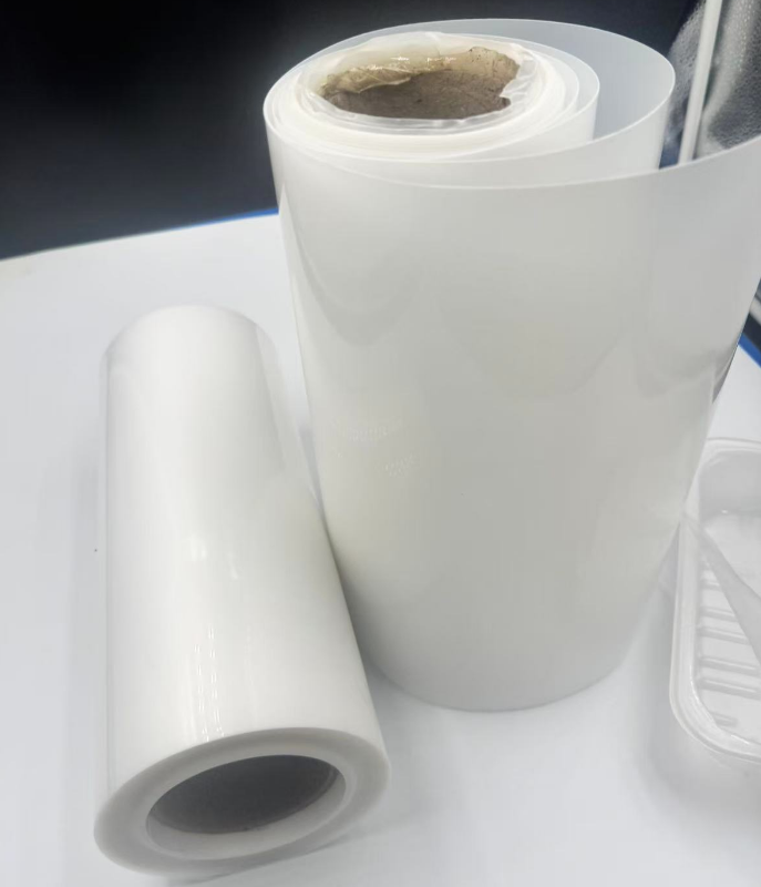 Exploration des propriétés et applications polyvalentes du film PP transparent dans les emballages modernes