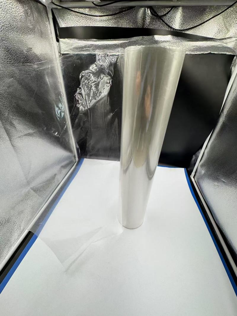 Сила прозрачной термоусадочной пленки ПЭТГ в революционном подходе к упаковке закусок, конфет, орехов и электроники