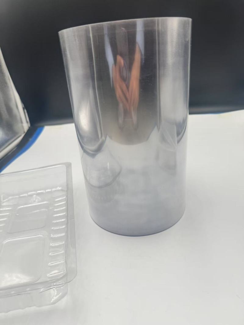 Explorando las propiedades y aplicaciones versátiles de la película PET transparente