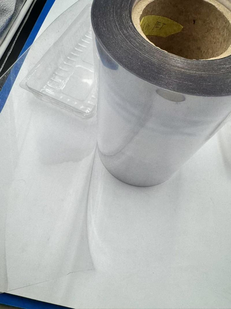 Explorando las propiedades y aplicaciones versátiles de la película PET transparente