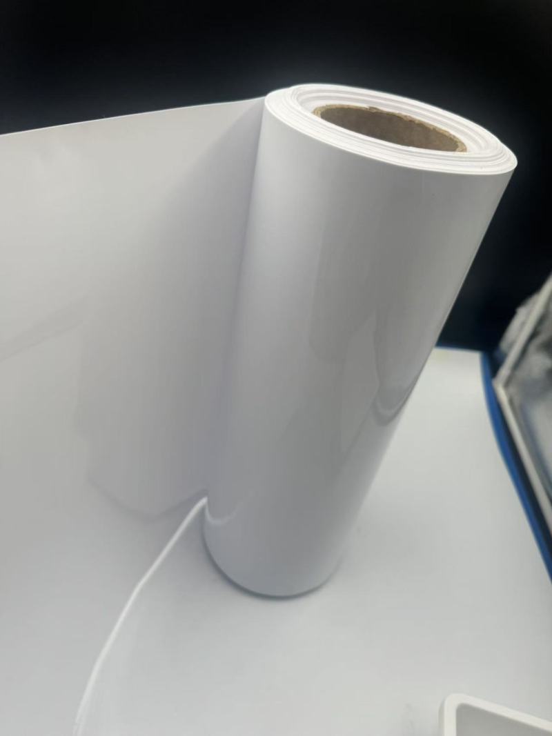 Descubriendo la versatilidad de la película PET blanca: propiedades y aplicaciones