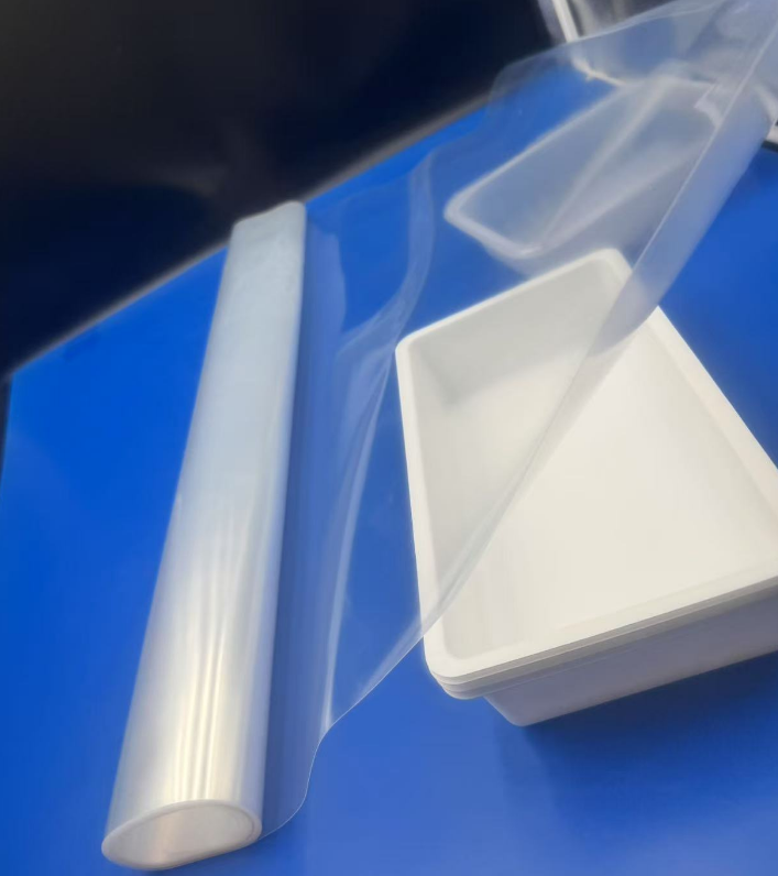 Propriétés et applications du film thermoscellable transparent PET/PE dans l'emballage