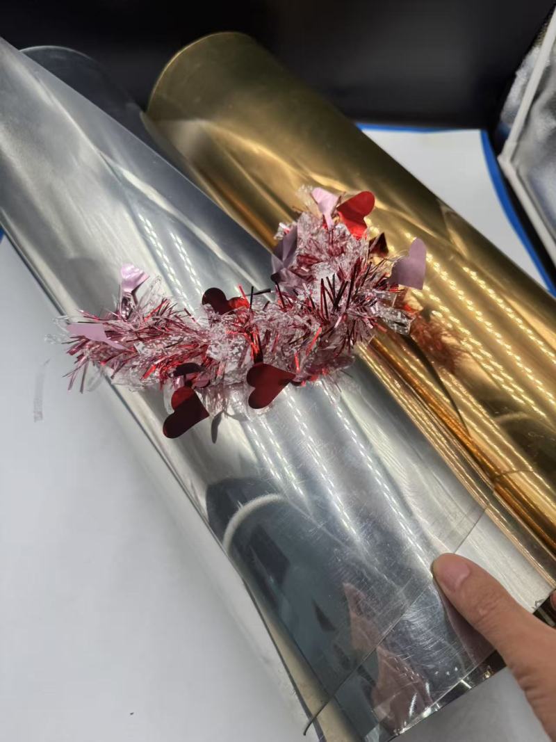 Thế giới sôi động của màng PVC/PET kim loại hóa: Thay đổi phong cách trang trí, thời trang và lễ hội