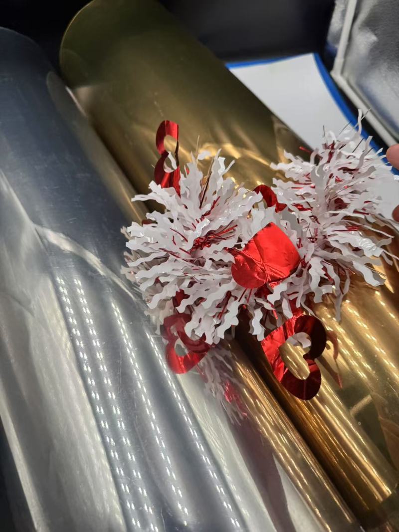 Thế giới sôi động của màng PVC/PET kim loại hóa: Thay đổi phong cách trang trí, thời trang và lễ hội