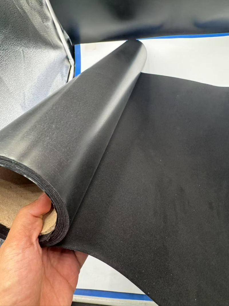 Raziskovanje vsestranskosti kosmičaste PVC folije v embalaži, oblačilih in napihljivih izdelkih