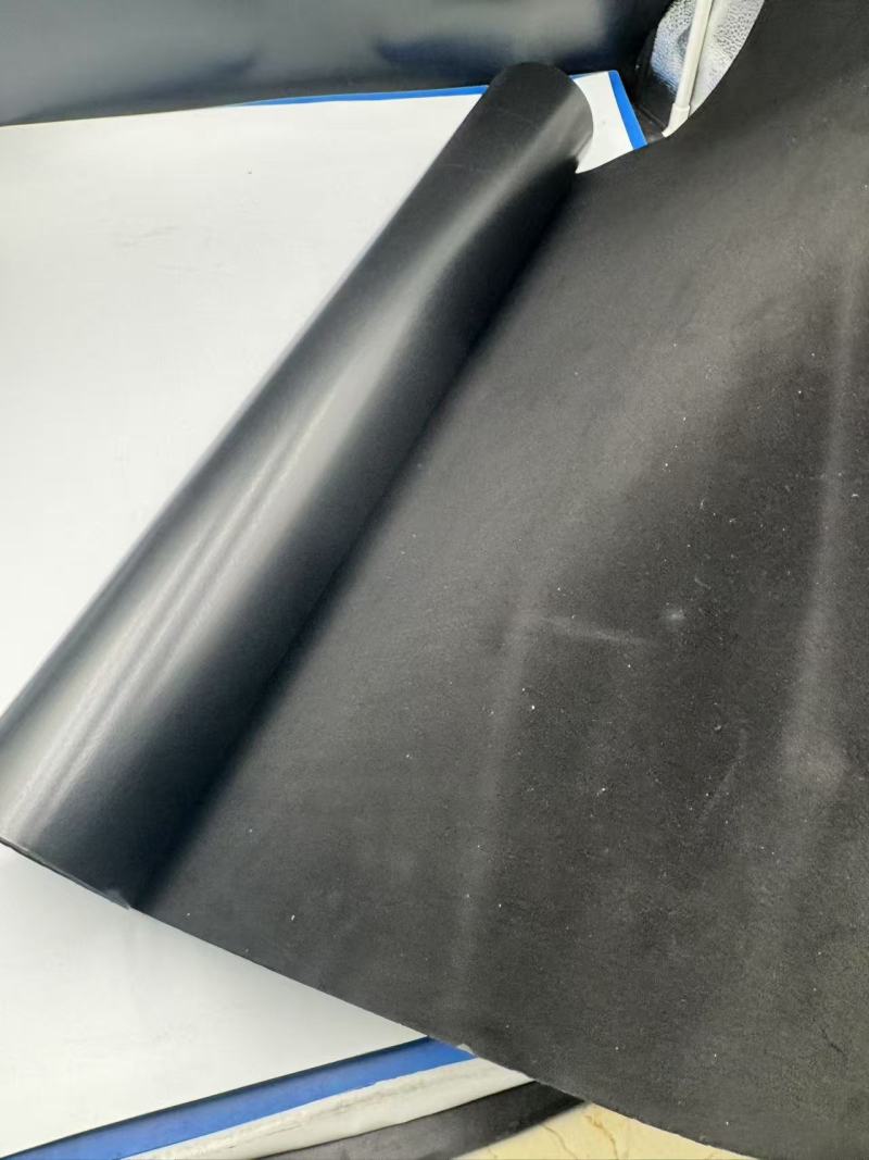 Raziskovanje vsestranskosti kosmičaste PVC folije v embalaži, oblačilih in napihljivih izdelkih