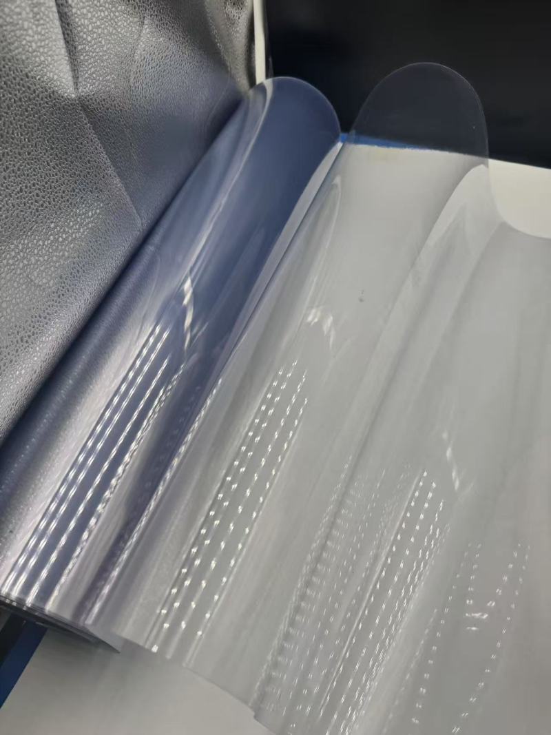 Az átlátszó BOPS fólia jellemzői és alkalmazásai csomagolási megoldásokban