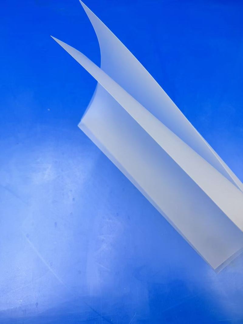 Exploration des propriétés et applications polyvalentes du film polycarbonate transparent