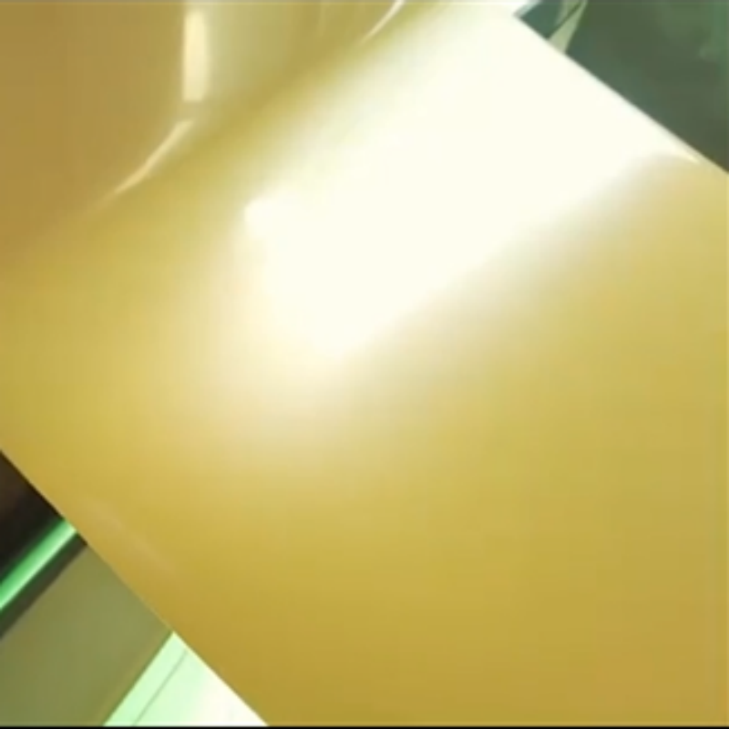 Film rigide PET doré pour thermoformage de barquettes alimentaires