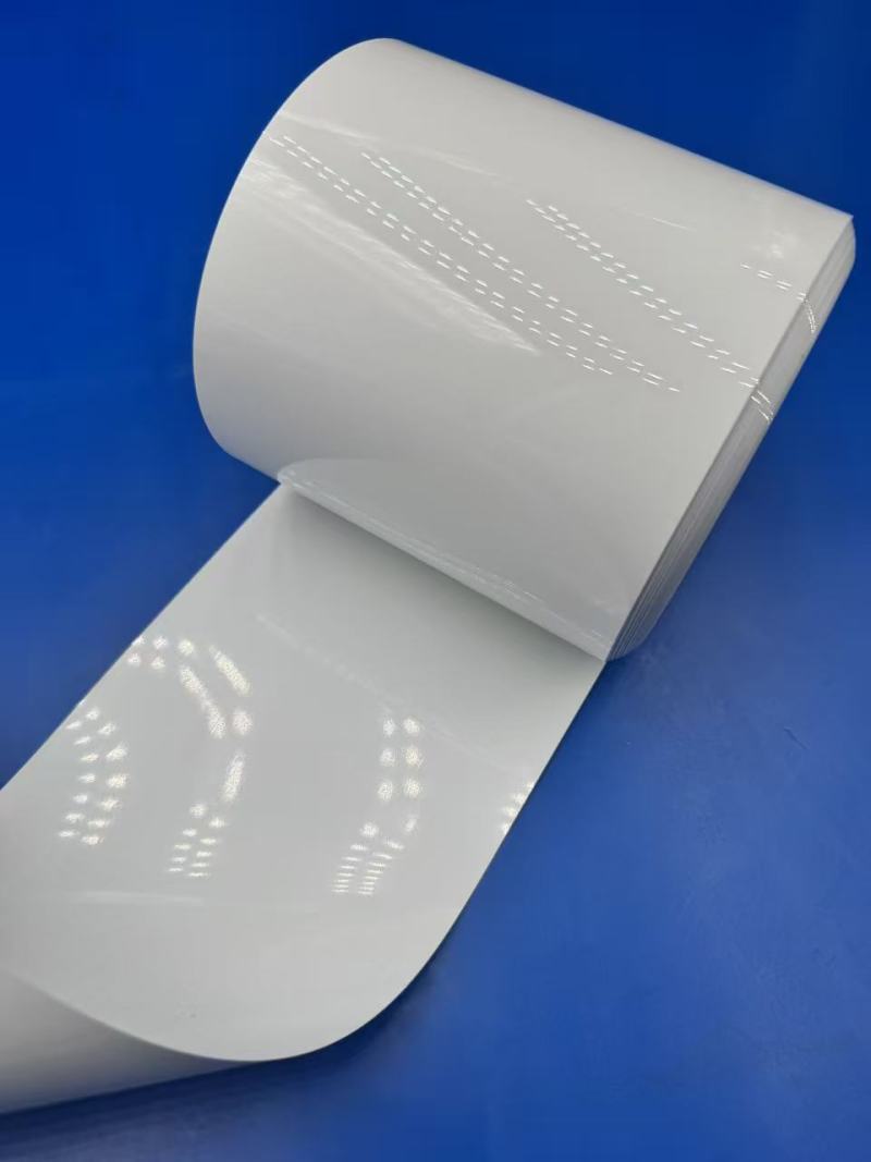 Scutul versatil: Explorarea foliei albe din PVC/PE în soluțiile moderne de ambalare