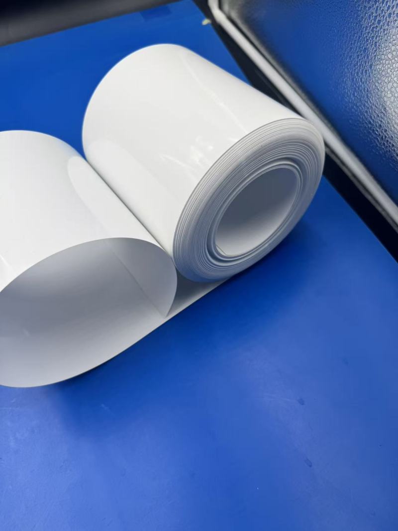 Scutul versatil: Explorarea foliei albe din PVC/PE în soluțiile moderne de ambalare