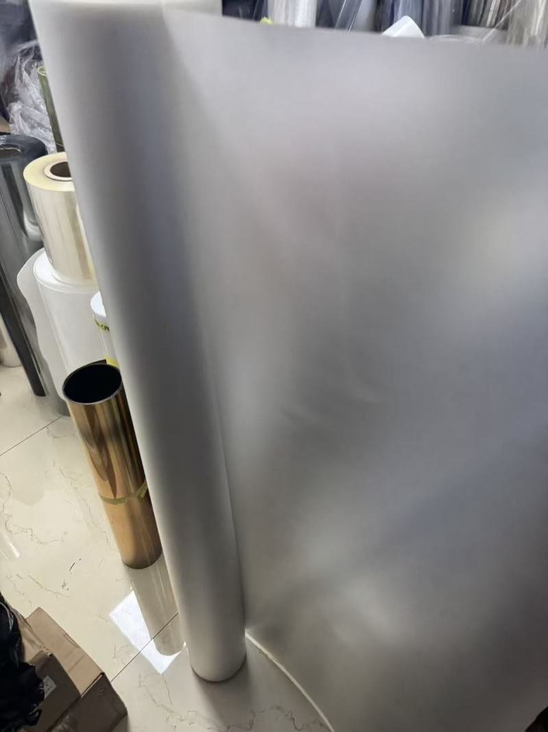 Le bouclier invisible : comment le film d'usure en PVC transparent redéfinit la durabilité et l'esthétique
