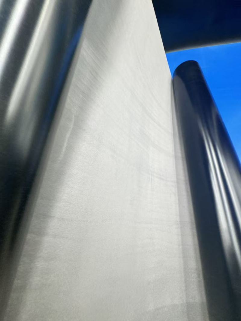 Revelando la elegancia y funcionalidad de la película flocada gris en envases premium