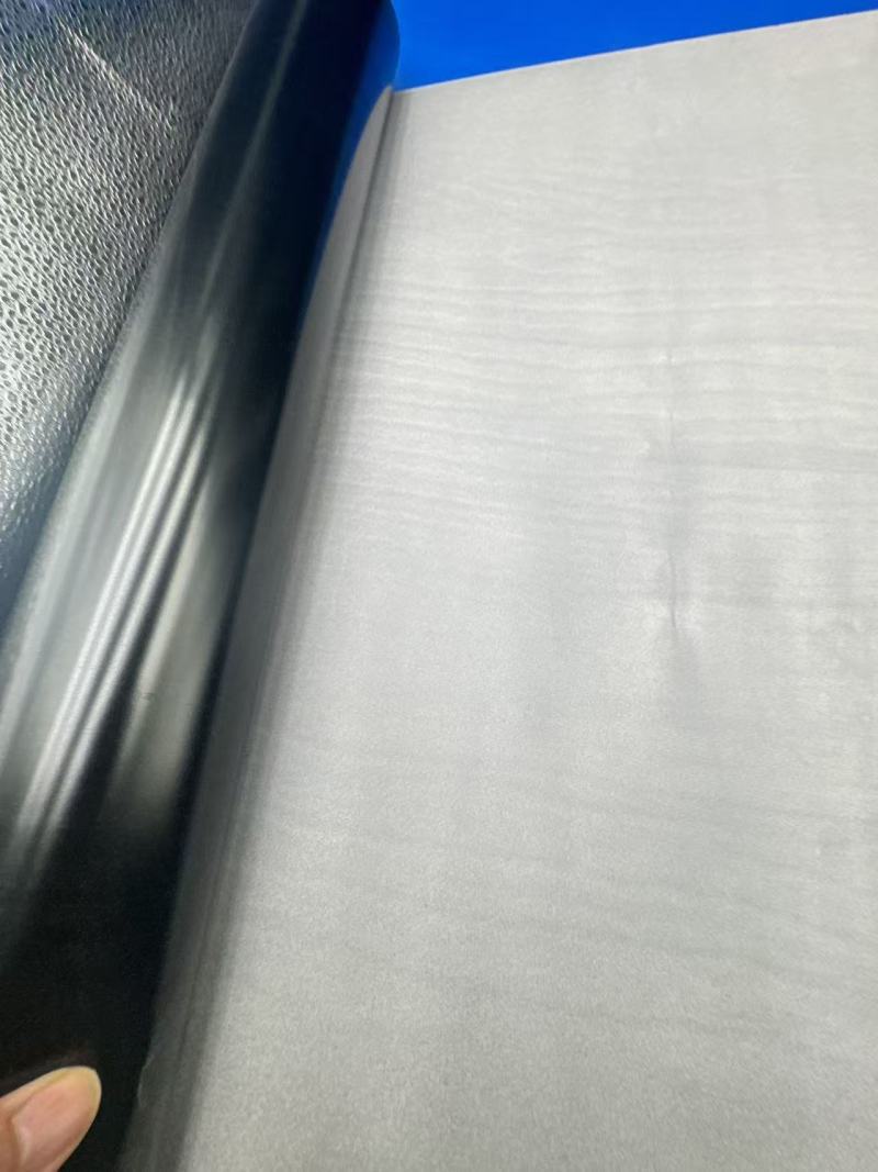 Revelando la elegancia y funcionalidad de la película flocada gris en envases premium