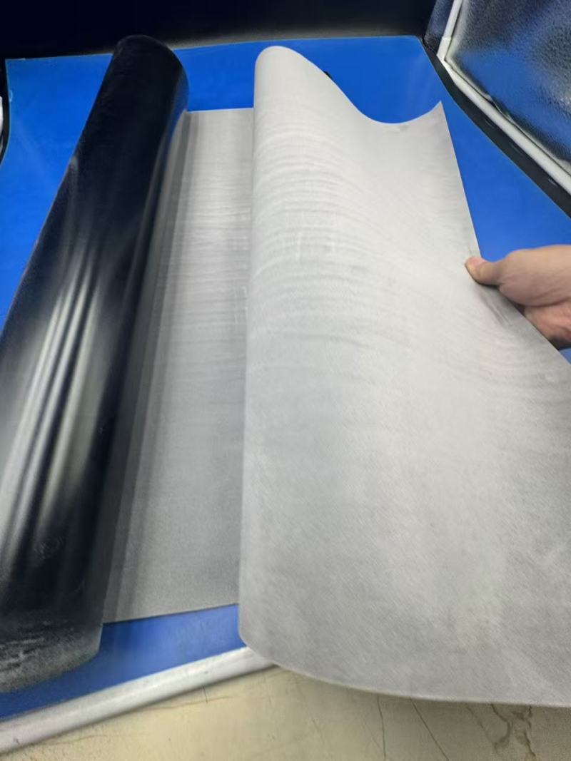 Revelando la elegancia y funcionalidad de la película flocada gris en envases premium