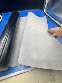 Revelando la elegancia y funcionalidad de la película flocada gris en envases premium