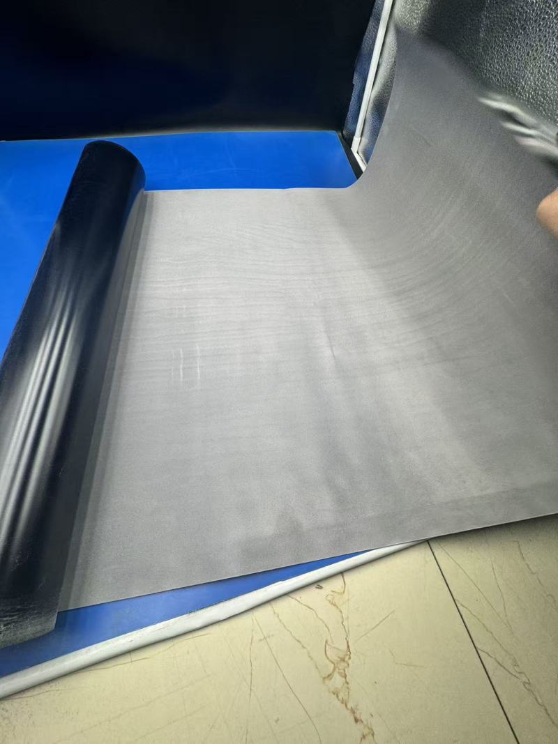 Revelando la elegancia y funcionalidad de la película flocada gris en envases premium