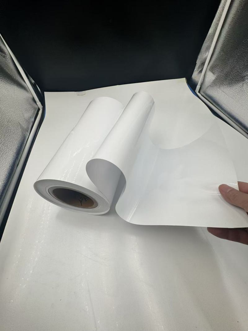 Od zmogljive embalaže do vsestranske zaščite - raziskovanje lastnosti in uporabe - uvod.