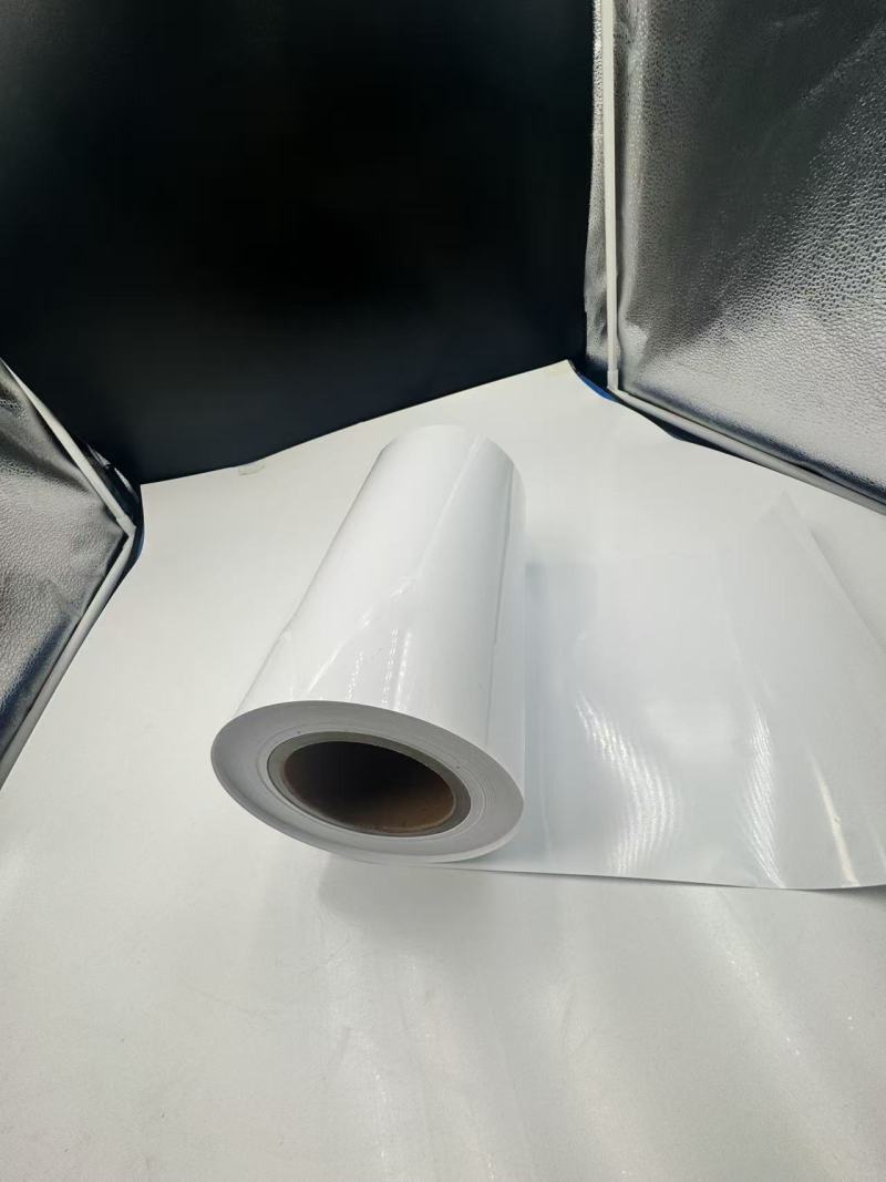 Od zmogljive embalaže do vsestranske zaščite - raziskovanje lastnosti in uporabe - uvod.