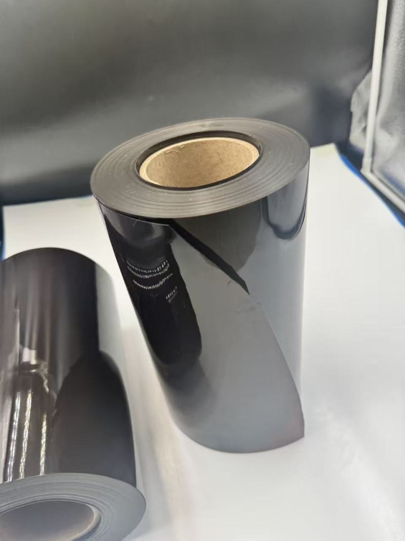 Descubriendo el escudo: el papel de la película de PVC marrón en el embalaje protector