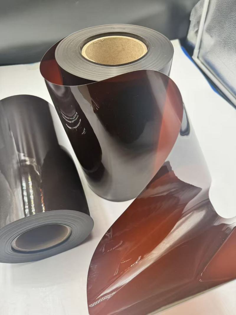 Descubriendo el escudo: el papel de la película de PVC marrón en el embalaje protector