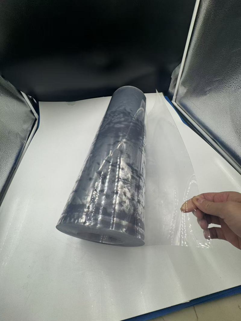 Kristalno čista revolucija: Razkritje moči prozorne PET folije