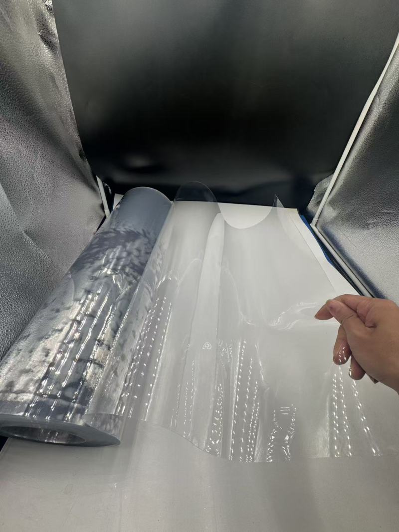 Kristalno čista revolucija: Razkritje moči prozorne PET folije