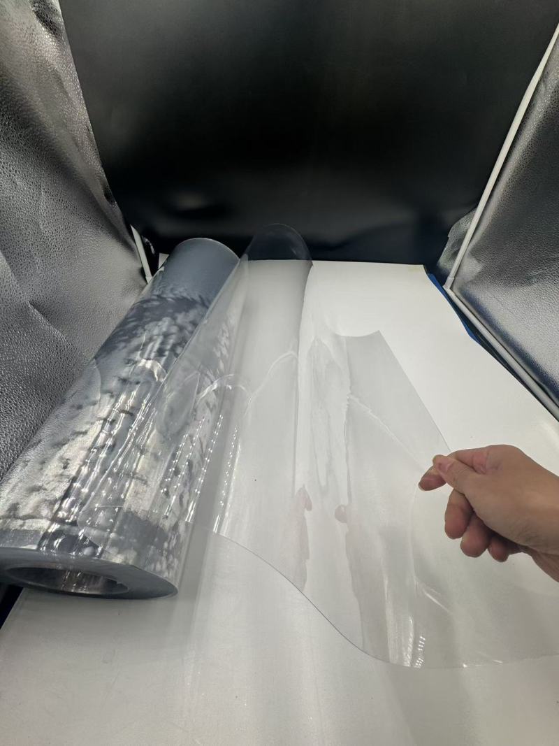 Kristalno čista revolucija: Razkritje moči prozorne PET folije