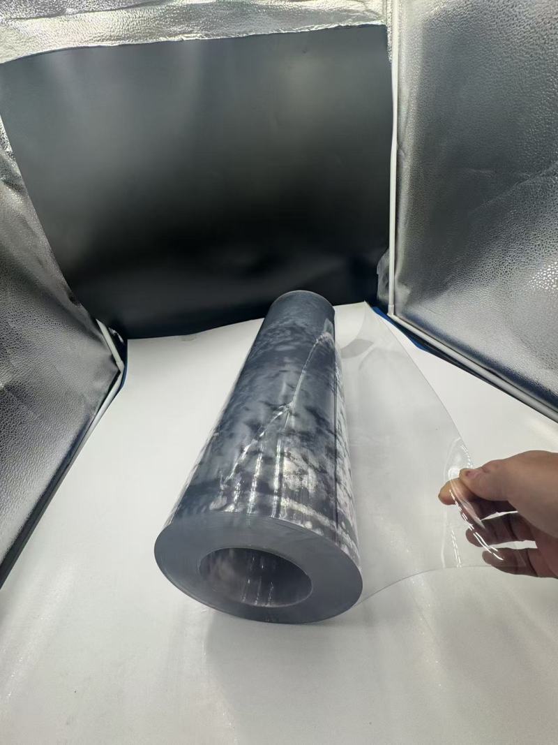 Kristalno čista revolucija: Razkritje moči prozorne PET folije