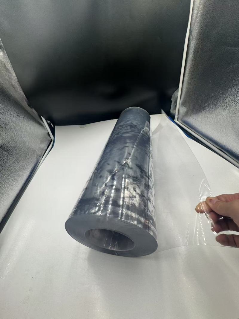 Kristalno čista revolucija: Razkritje moči prozorne PET folije