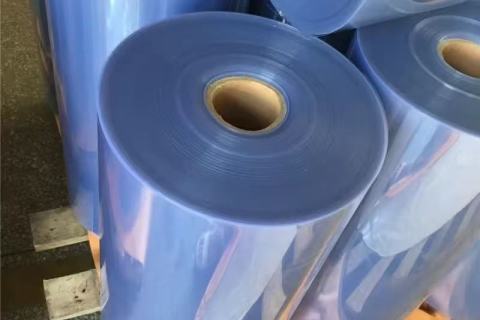 Ευέλικτα Πέπλα: Η Διαρκής Δύναμη της Φιλμ PVC στις Συσκευασίες και την Προστασία