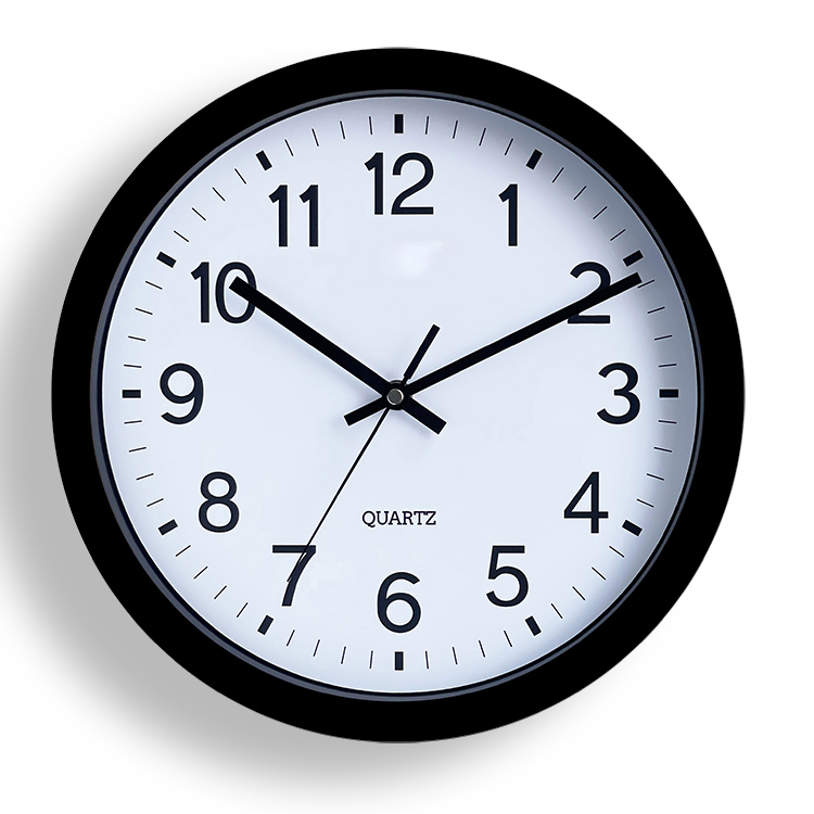 Quarz-Wanduhr aus Kunststoff im nordischen Stil