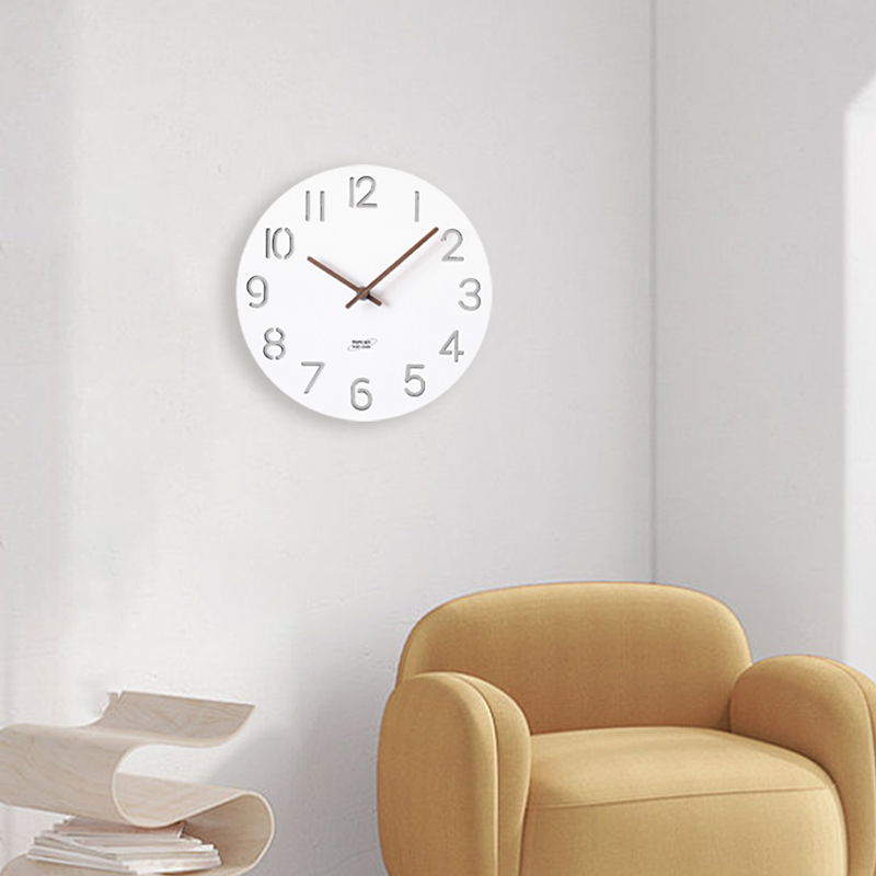 ساعة حائط عصرية مع إضاءة قاد