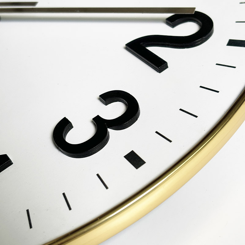 Nordische moderne geräuschlose Wanduhr aus Holz