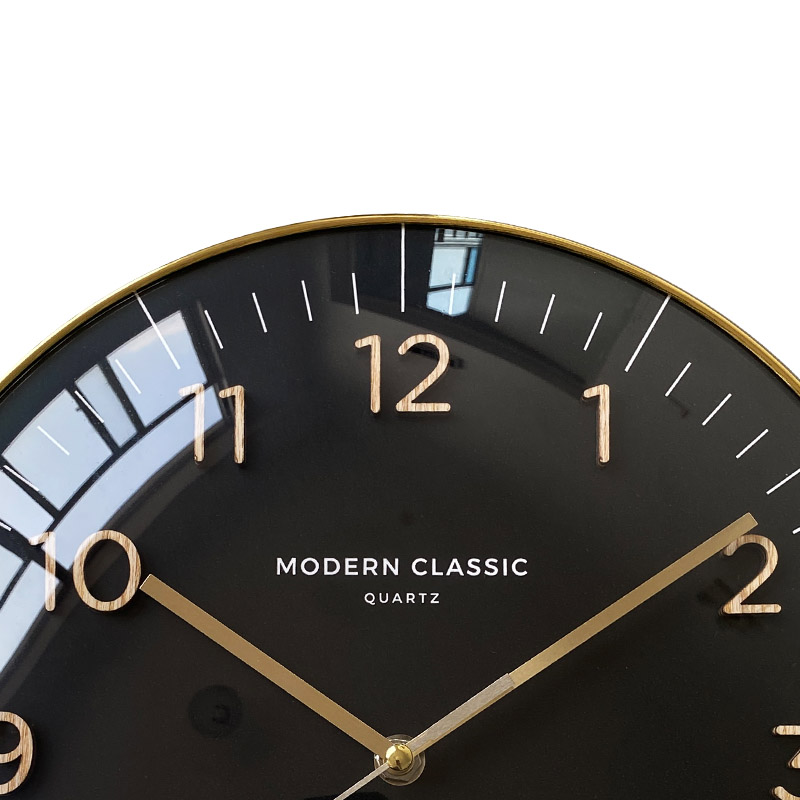 3D-Wanduhr mit Holzzahlen