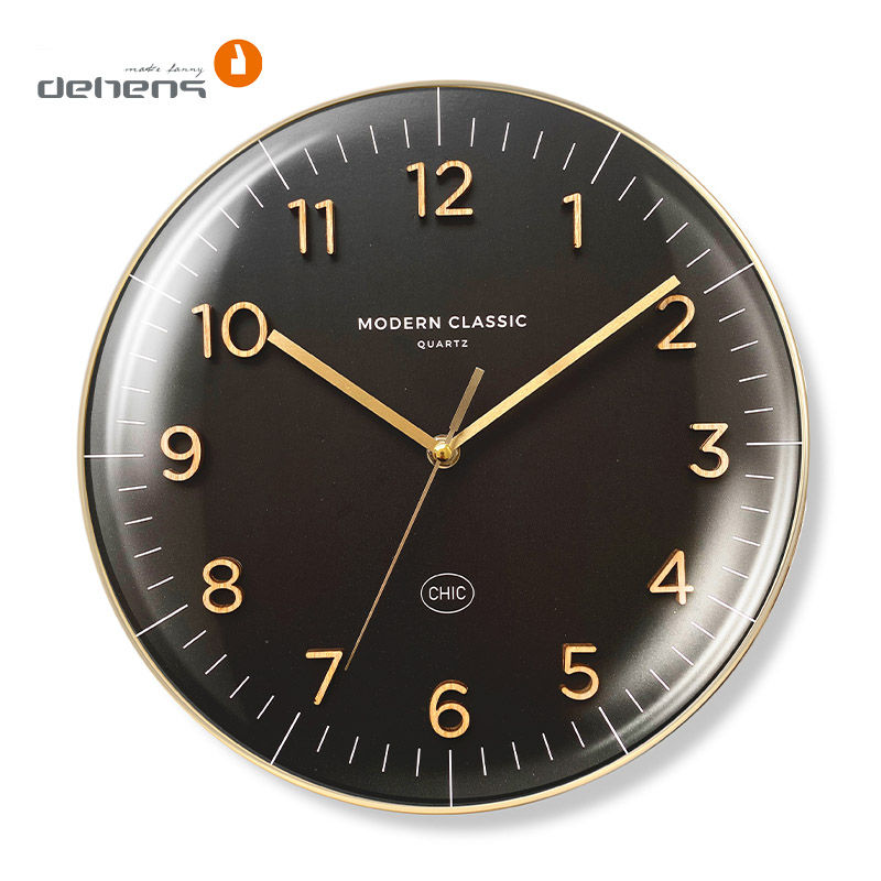 3D-Wanduhr mit Holzzahlen