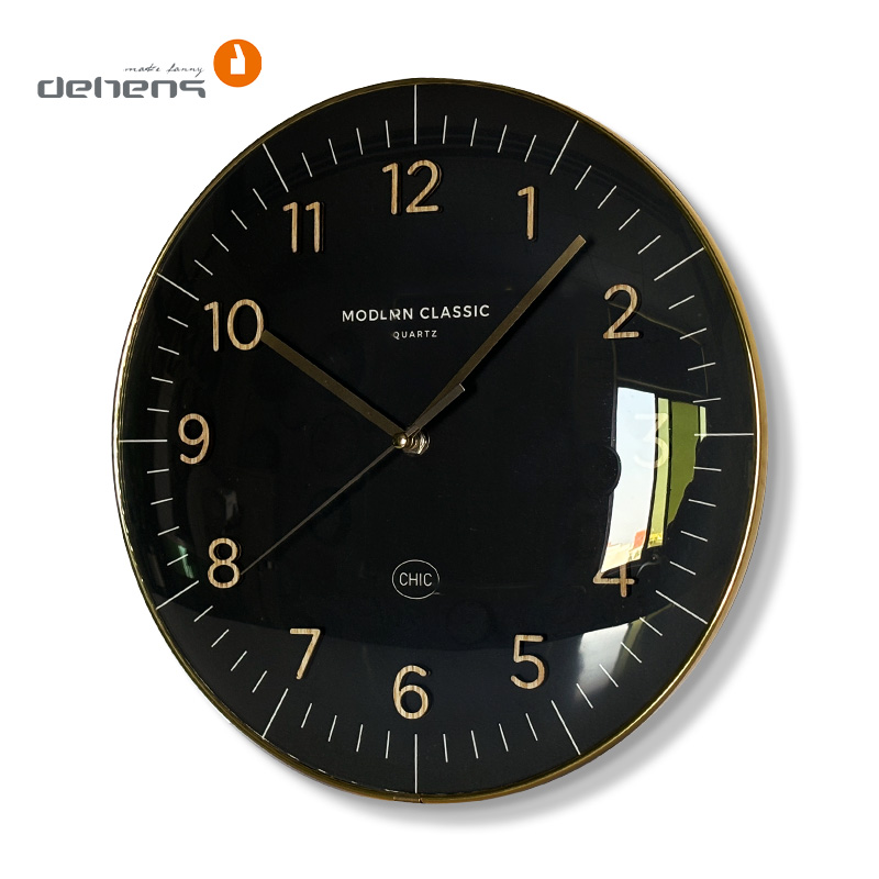 3D-Wanduhr mit Holzzahlen