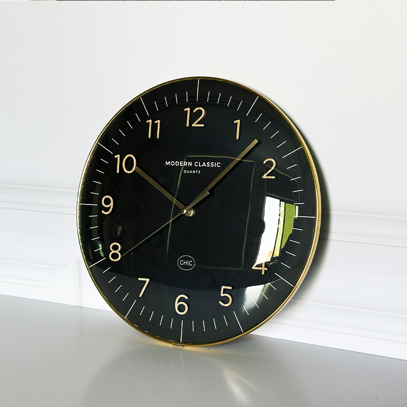 3D-Wanduhr mit Holzzahlen