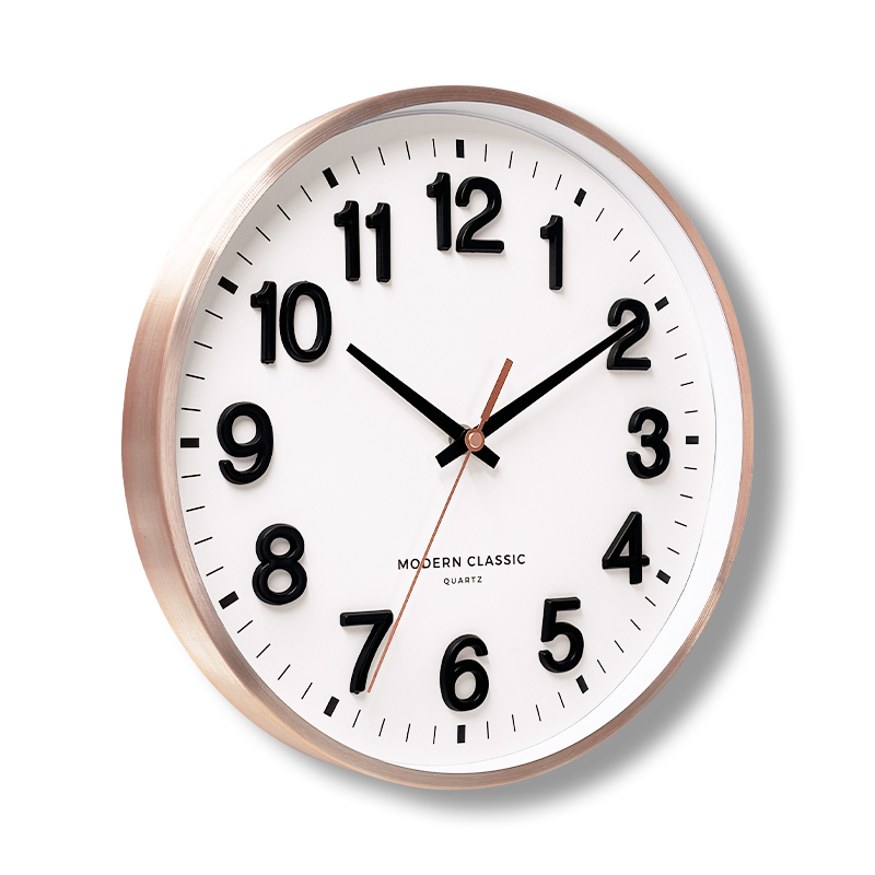 ساعة حائط بسيطة على الطراز الاسكندنافي