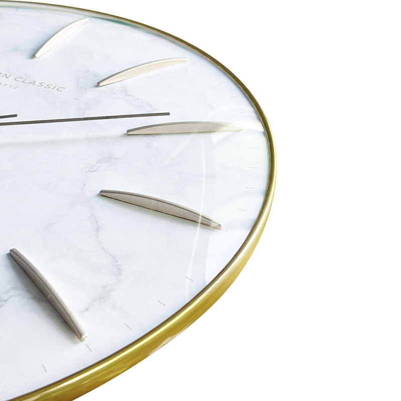 ساعة حائط ذرية حديثة من الألومنيوم