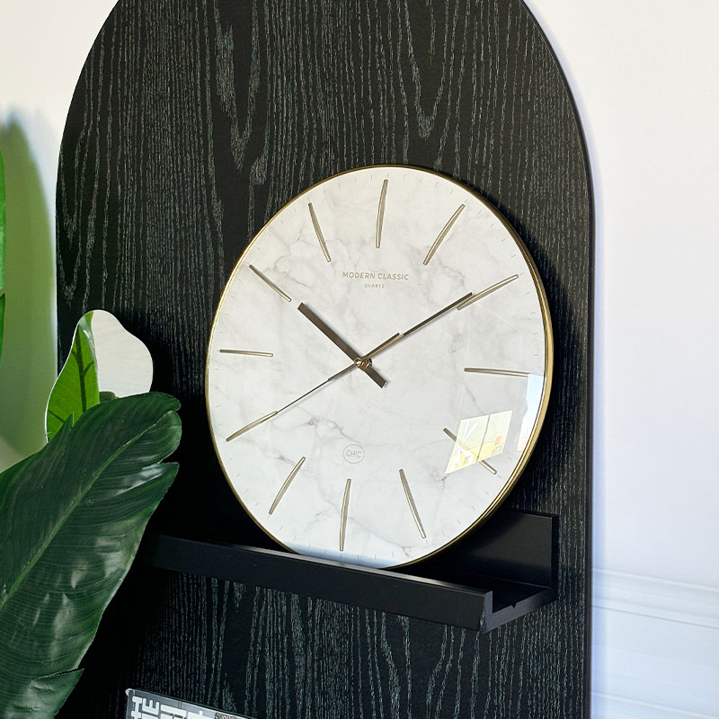 ساعة حائط ذرية حديثة من الألومنيوم