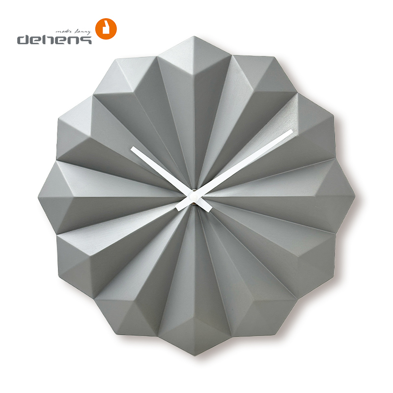 Wanduhr mit chinesischen Faltfächerelementen im Originaldesign